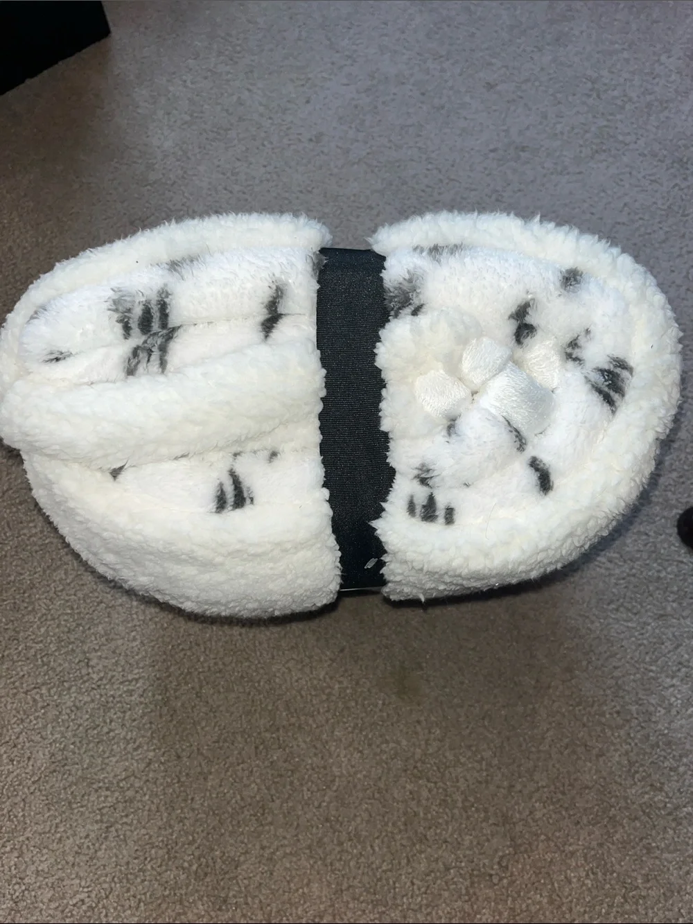 Cuddl Duds Plush Reversible Throw in White with Black Pattern